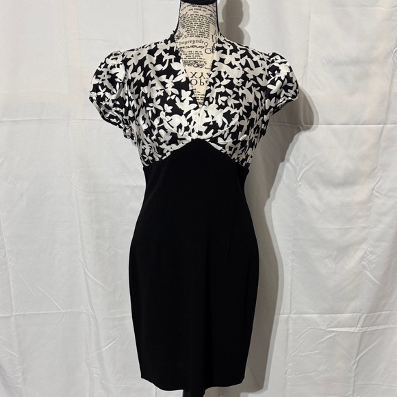 Suzi Chin for Maggy Boutique Dresses & Skirts - Suzi Chin for Maggy Boutique Monochrome Floral Mini Dress